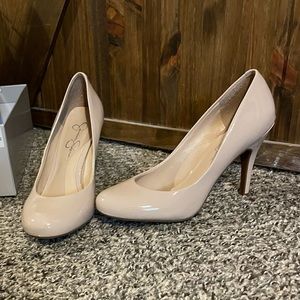 NEW Nude Jessica Simpson pumps